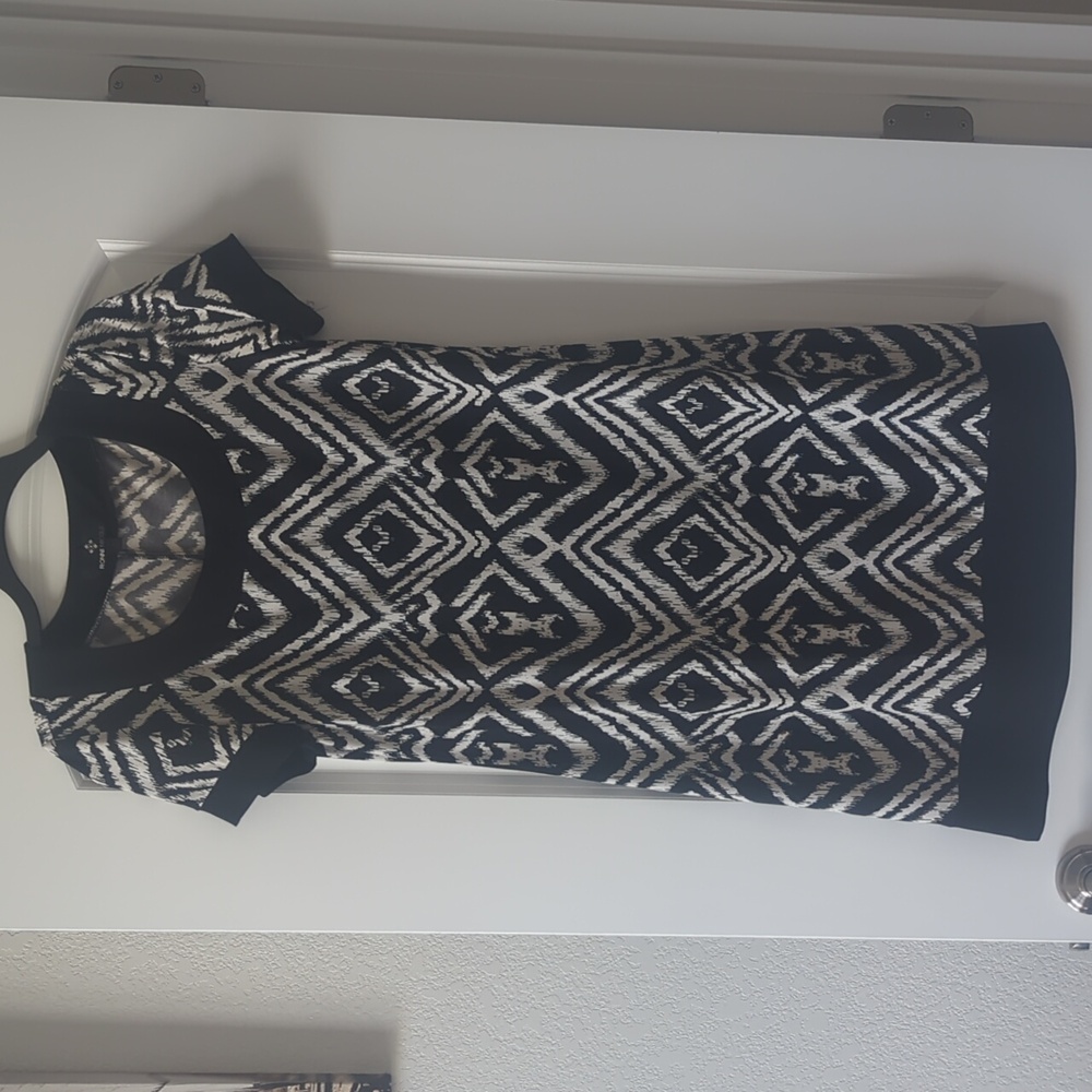 Ronni Nicole Black and White Scoop Neck Sheath Dress